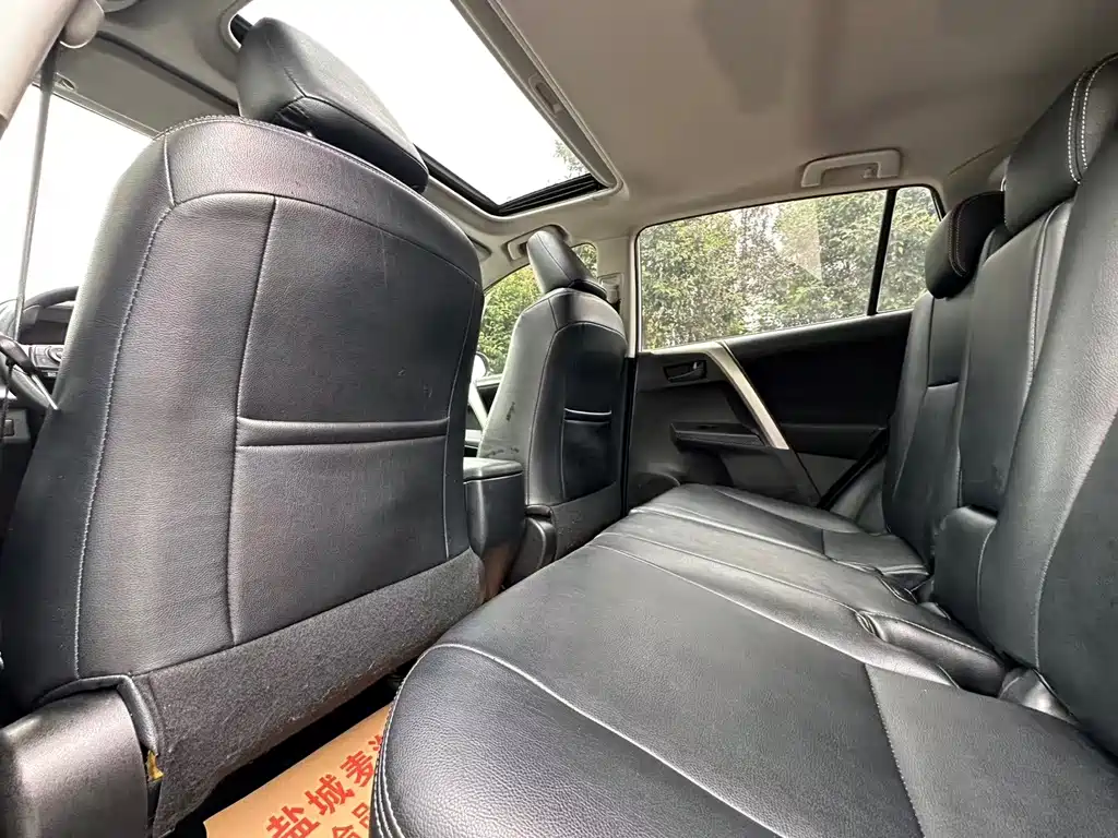 Toyota RAV4 — миниатюра 9