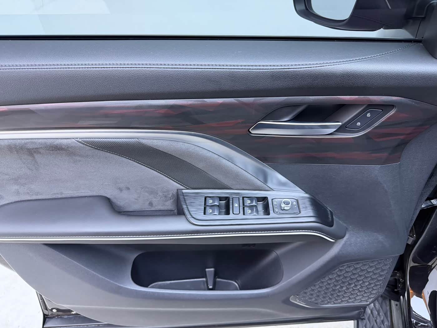 Haval Haval H6 1.5 л 2023 г. Чёрный, пробег 17000 км