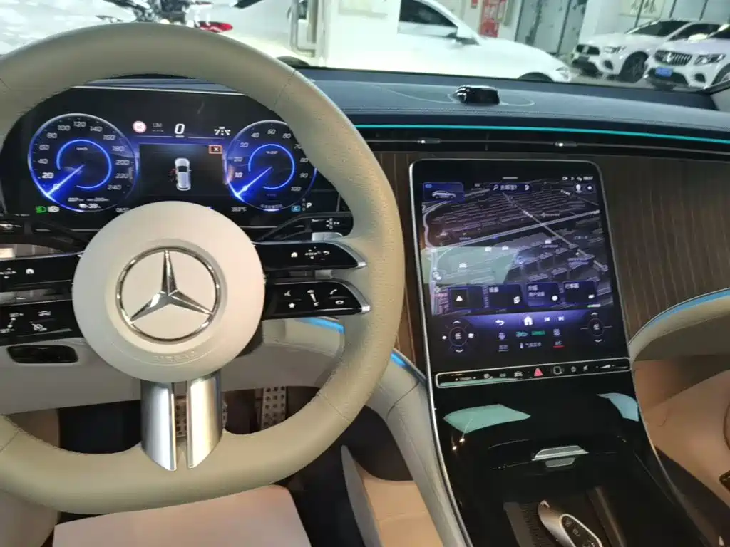 Mercedes-Benz EQE SUV — миниатюра 14