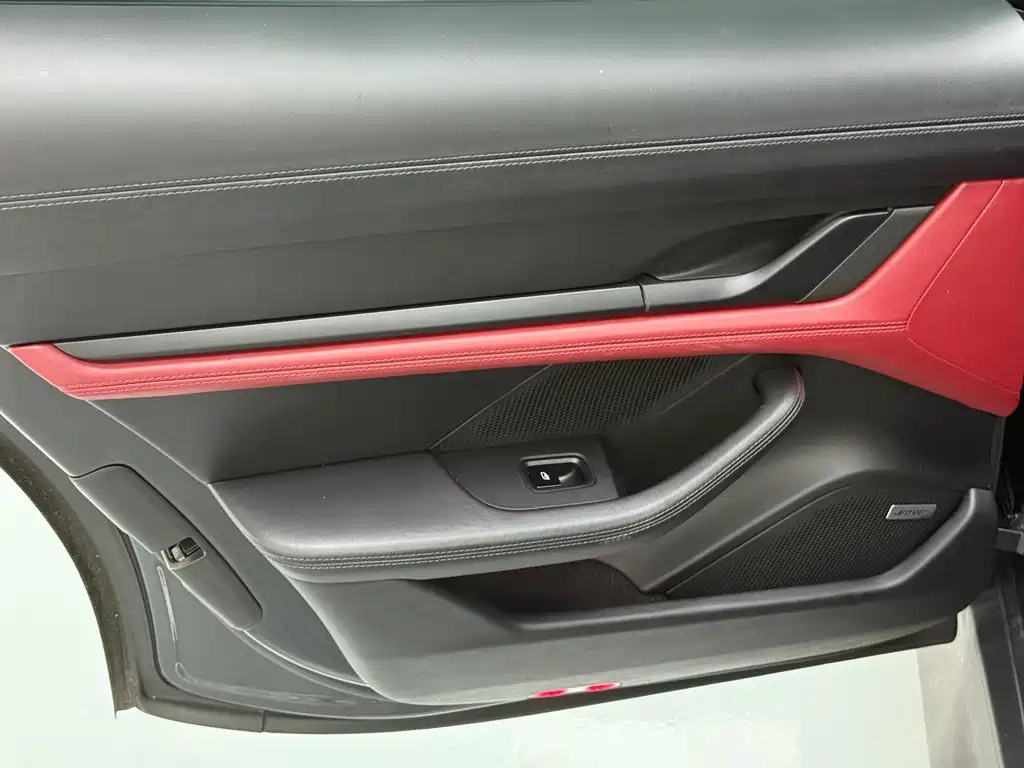 Porsche Taycan — миниатюра 15