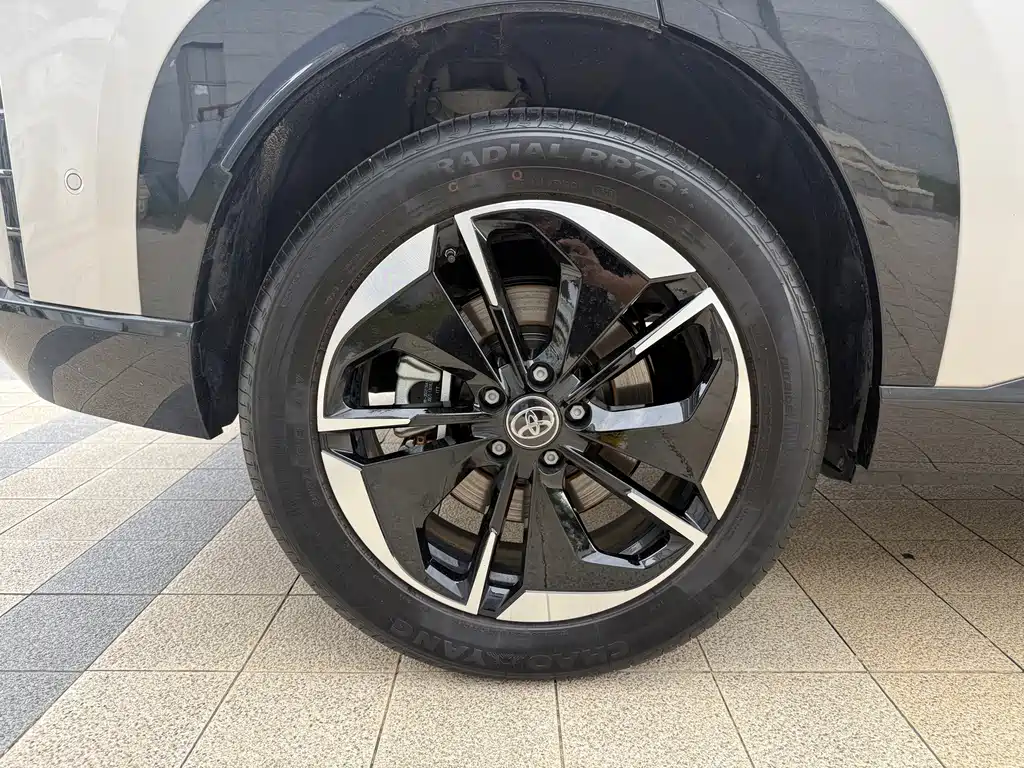 Toyota bZ3X — миниатюра 12