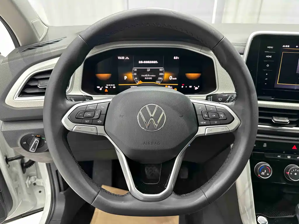 Volkswagen T-Roc — миниатюра 14