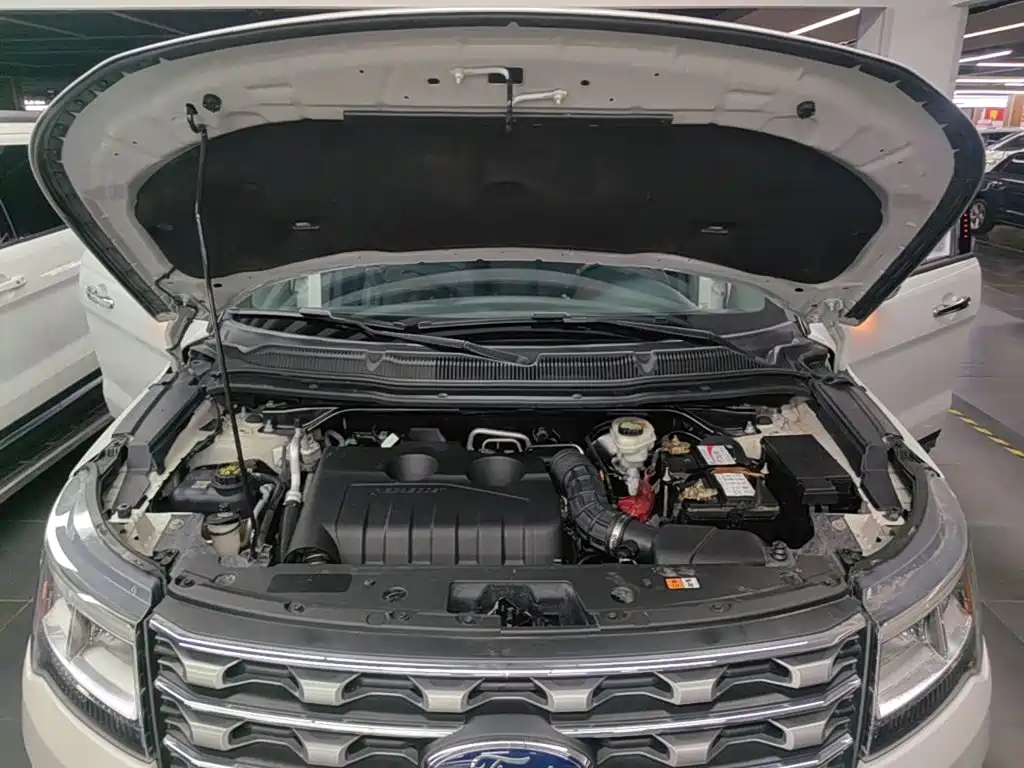 Ford Explorer (Import) — миниатюра 20