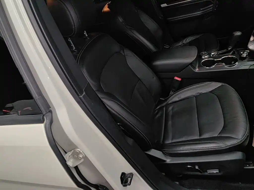 Ford Explorer (Import) — миниатюра 25
