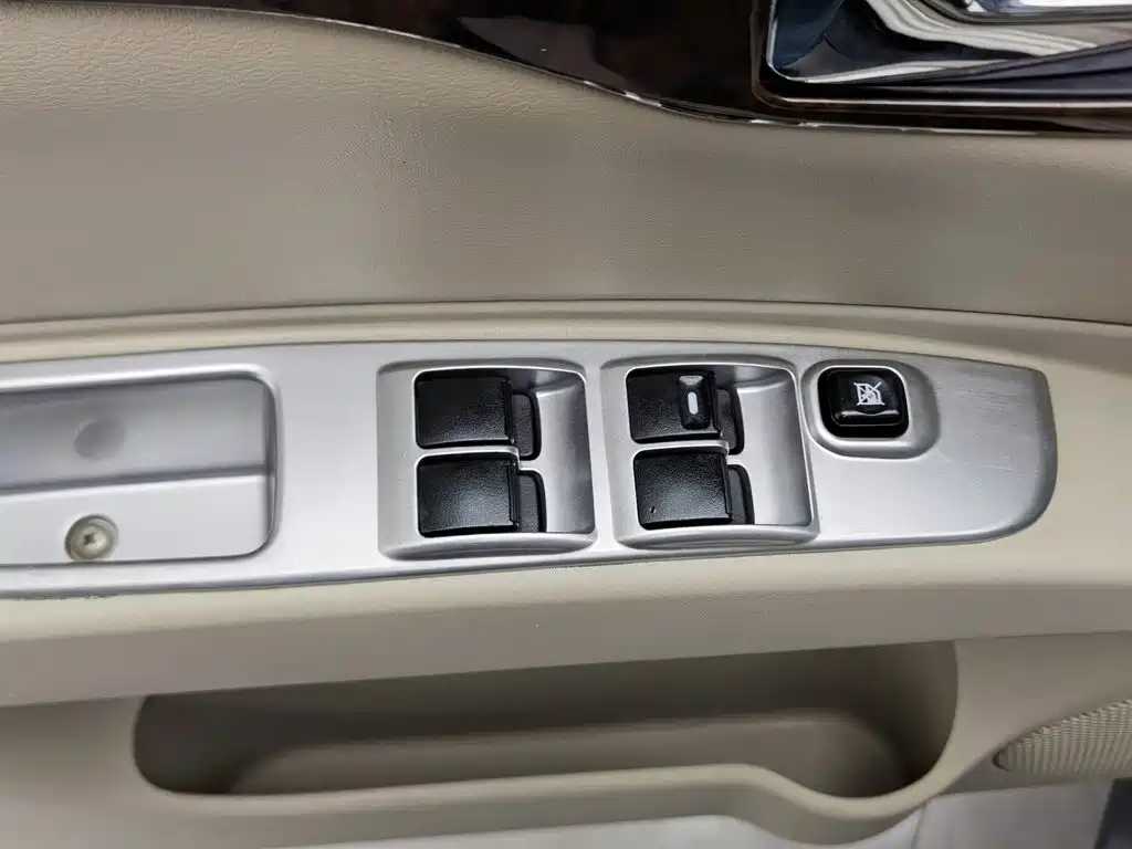 Mitsubishi Pajero Sport — миниатюра 9
