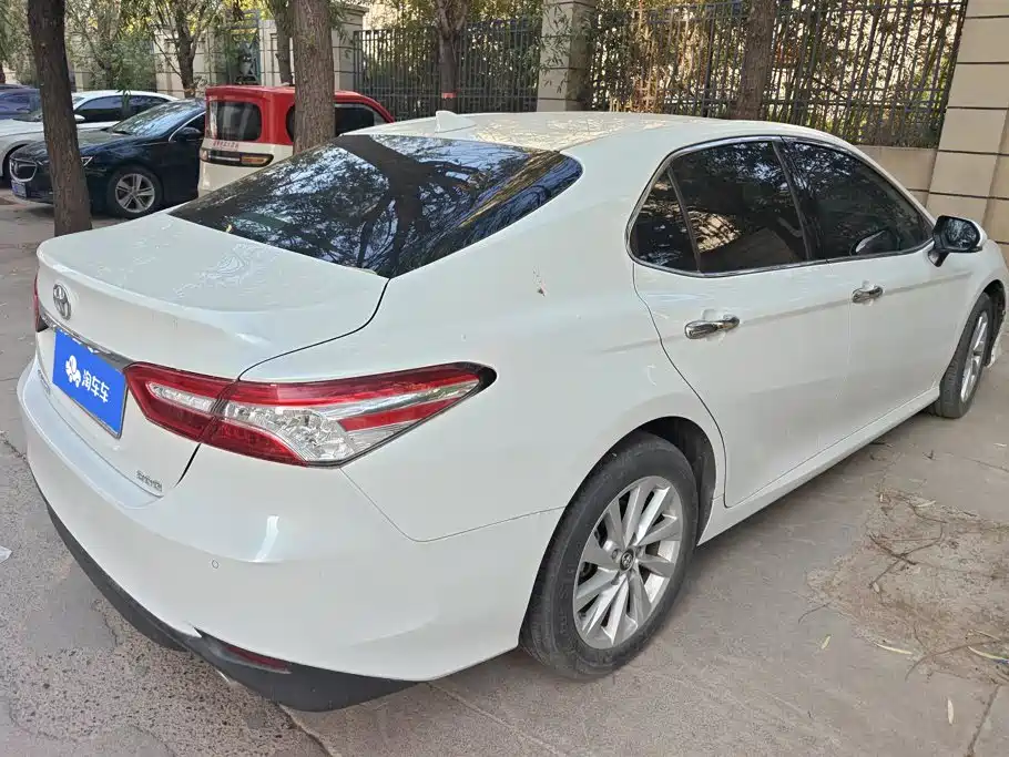 Toyota Camry — миниатюра 3