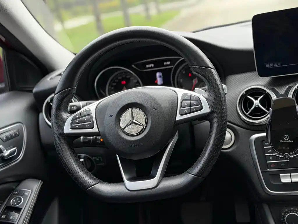 Mercedes-Benz GLA — миниатюра 11