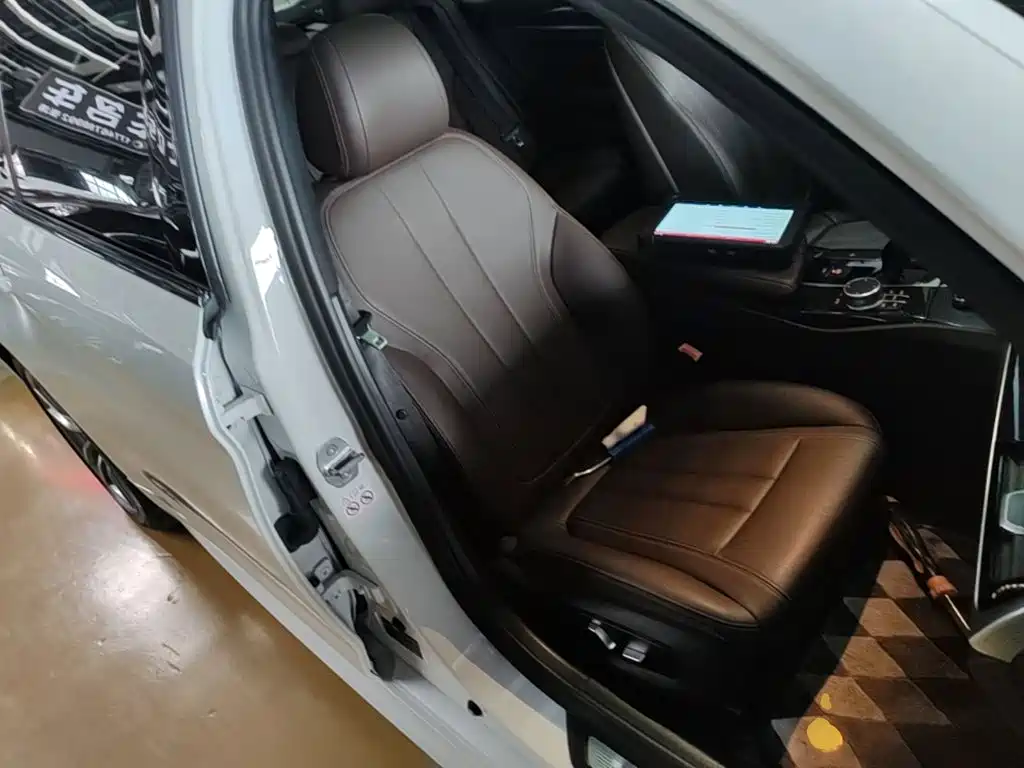 BMW 5 Series — миниатюра 25
