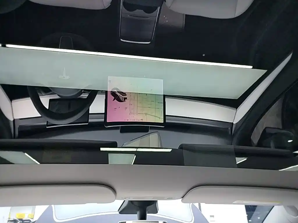 Tesla Model Y — миниатюра 18