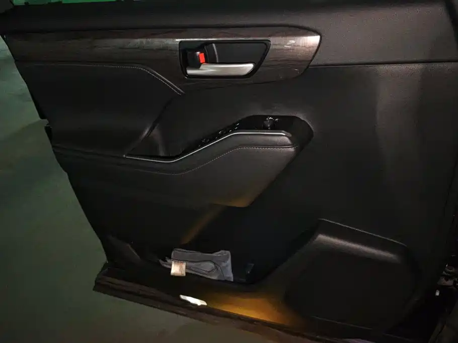 Toyota Crown Kluger — миниатюра 7