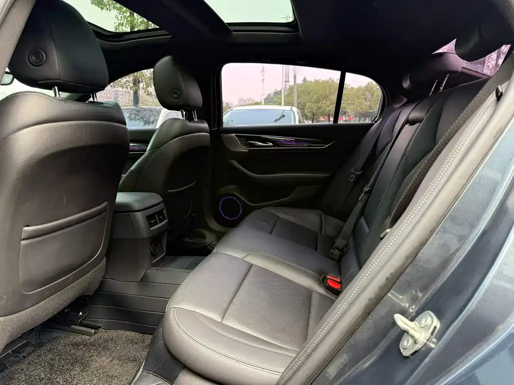 Cadillac CT5 — миниатюра 6