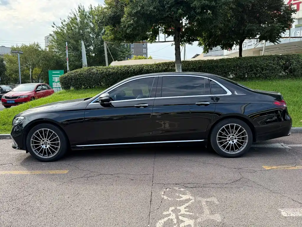 Mercedes-Benz E-Class — миниатюра 3