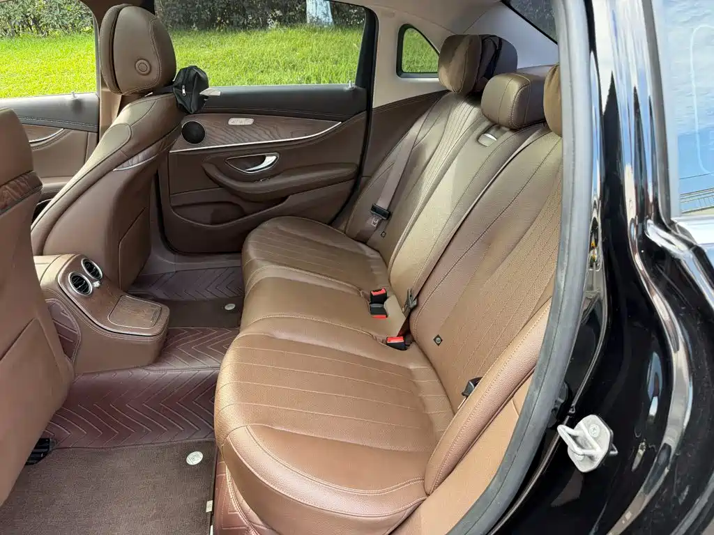 Mercedes-Benz E-Class — миниатюра 12