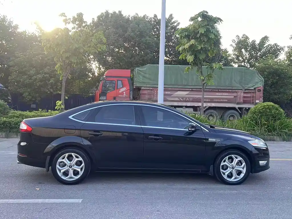 Ford Mondeo — миниатюра 3