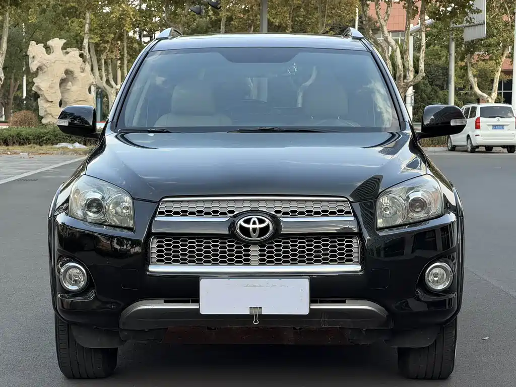 Toyota RAV4 — миниатюра 2
