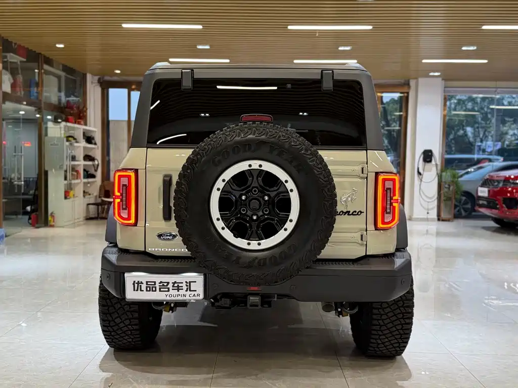 Ford Bronco — миниатюра 5