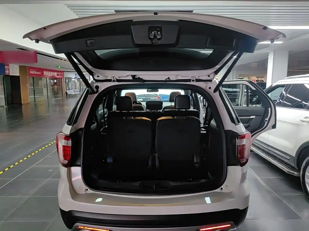 Ford Explorer (Import) — миниатюра 19