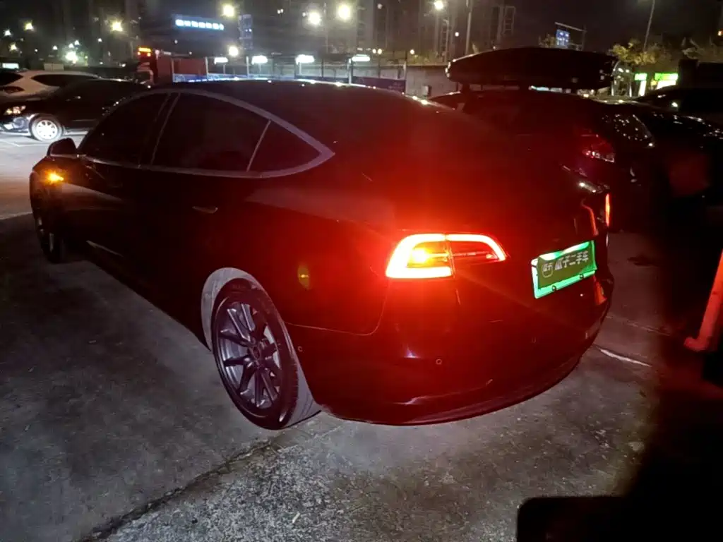 Tesla Model 3 — миниатюра 5