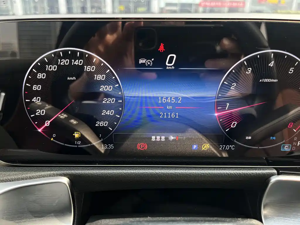 Mercedes-Benz GLB — миниатюра 12