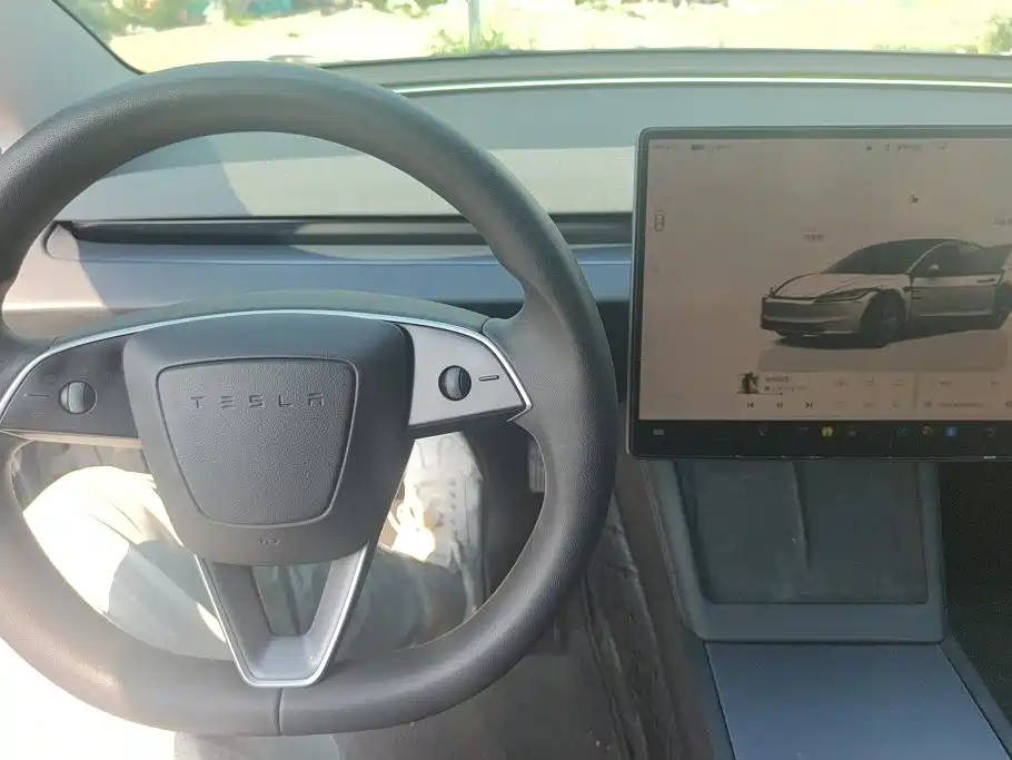 Tesla Model 3 — миниатюра 13