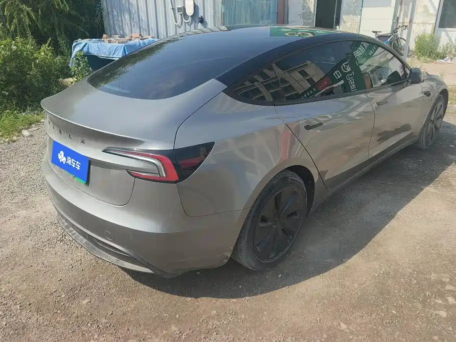 Tesla Model 3 — миниатюра 3