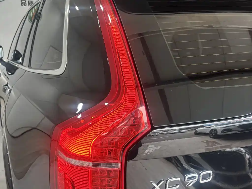 Volvo XC90 2023 B6 Luxury 7 мест