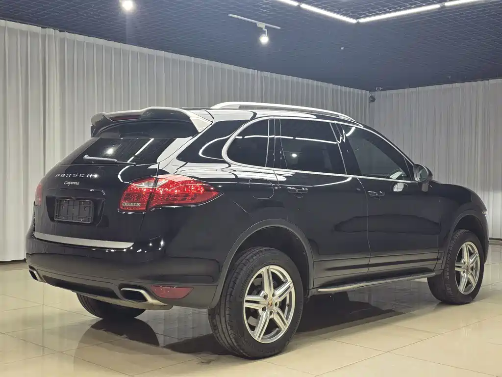 Porsche Cayenne — миниатюра 5