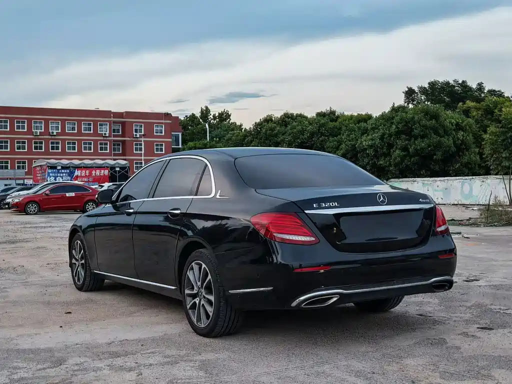 Mercedes-Benz E-Class — миниатюра 7