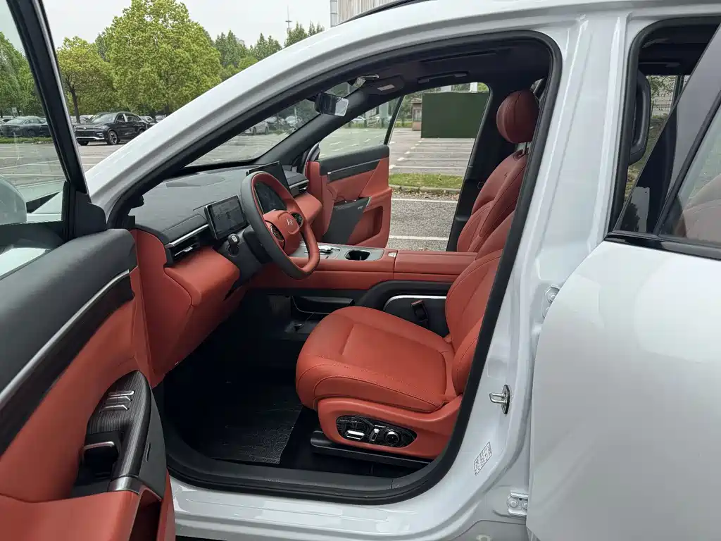 Dongfeng eπ008 2024 210Max 6 мест