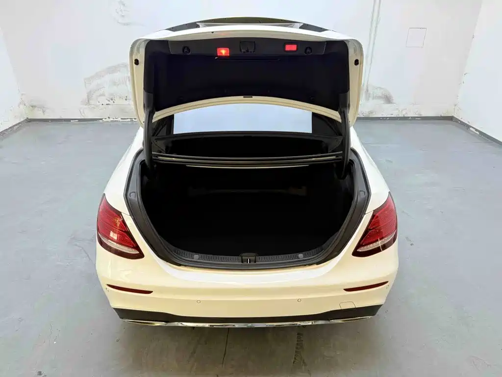 Mercedes-Benz E-Class — миниатюра 19
