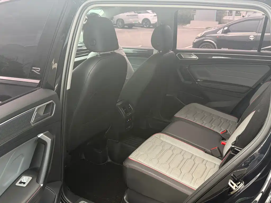Volkswagen Tiguan L — миниатюра 9