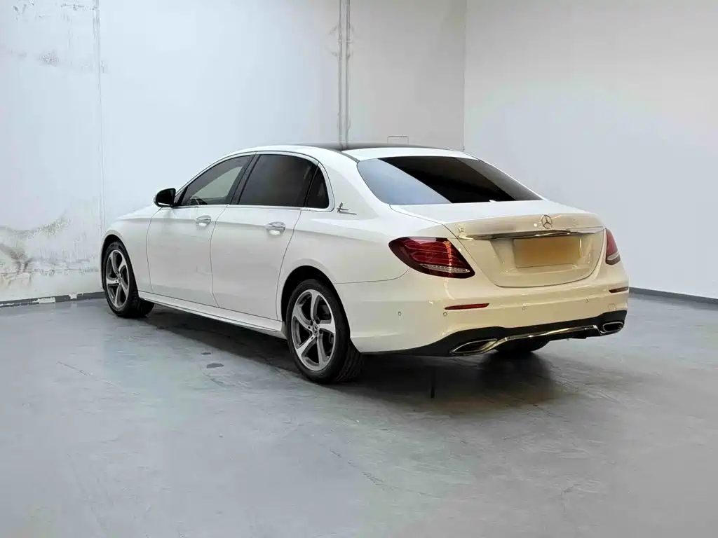 Mercedes-Benz E-Class — миниатюра 5