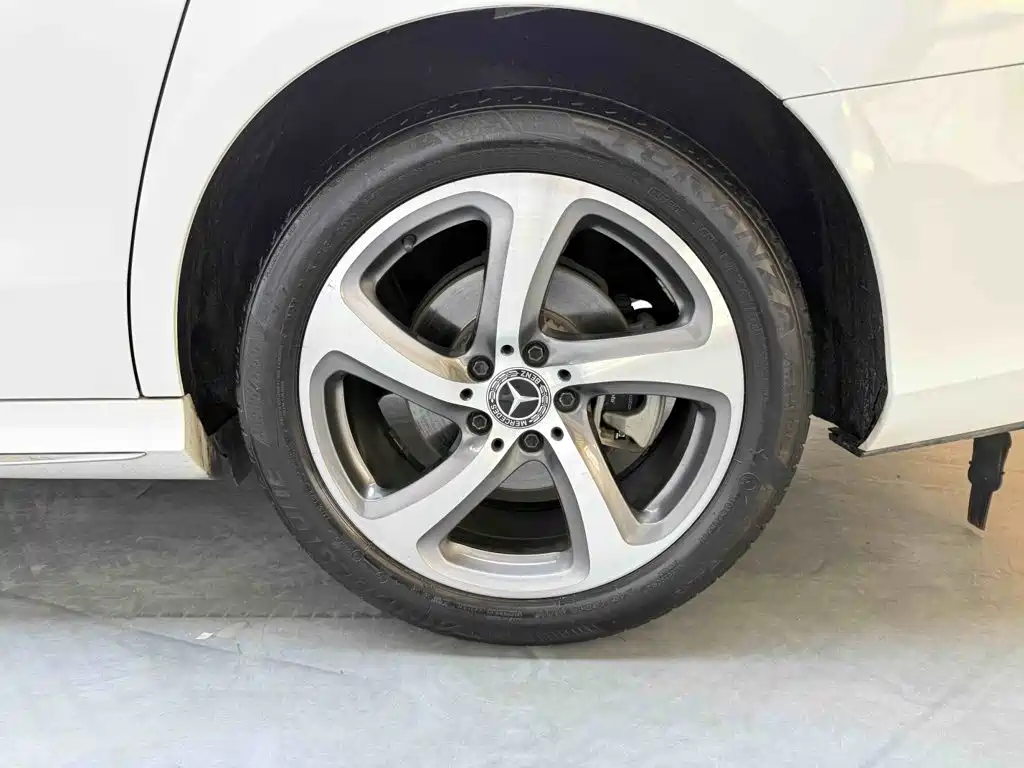 Mercedes-Benz E-Class — миниатюра 23