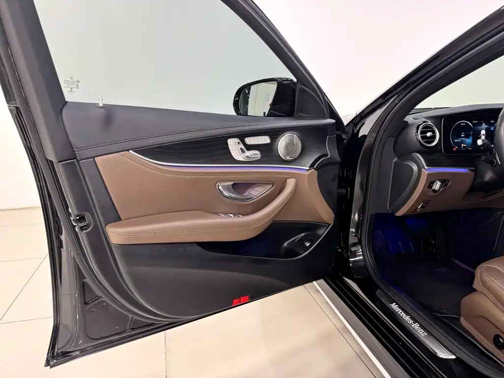 Mercedes-Benz E-Class — миниатюра 8