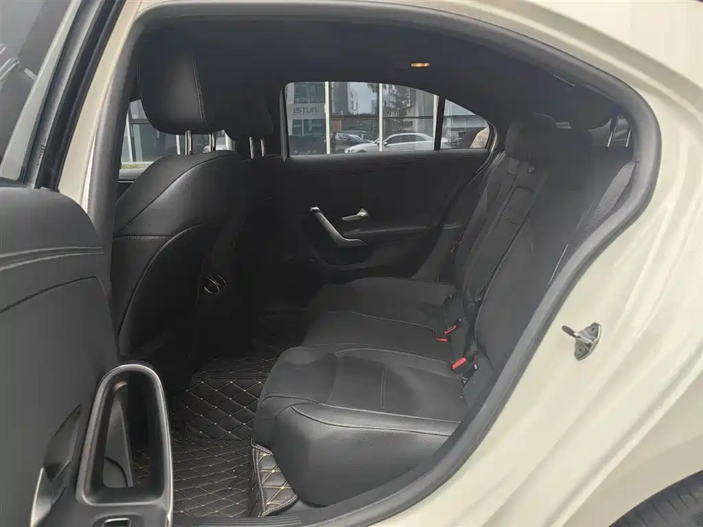Mercedes-Benz A-Class — миниатюра 10