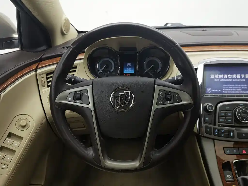 Buick LaCrosse — миниатюра 11