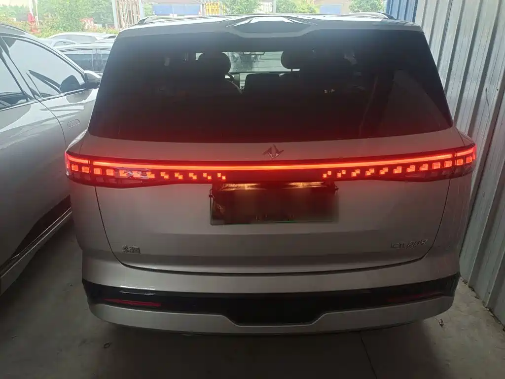 Dongfeng eπ008 2025 210Ultra 5 мест