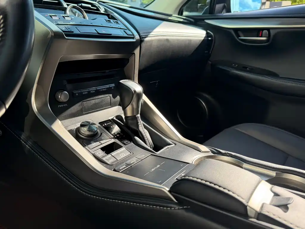 Lexus NX — миниатюра 16