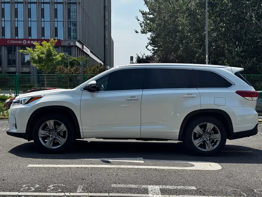 Toyota Highlander 2018 2.0T Luxury 7 мест VI