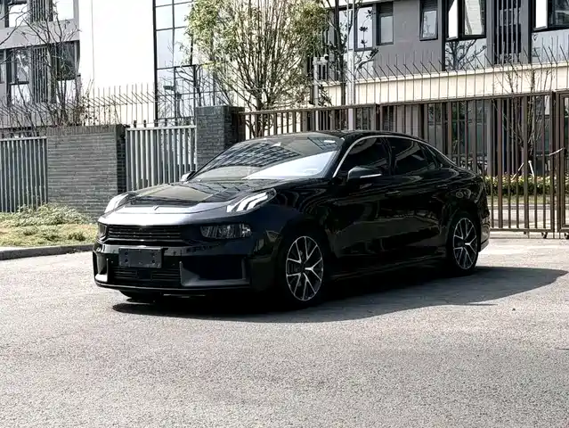 Lynk & Co 03