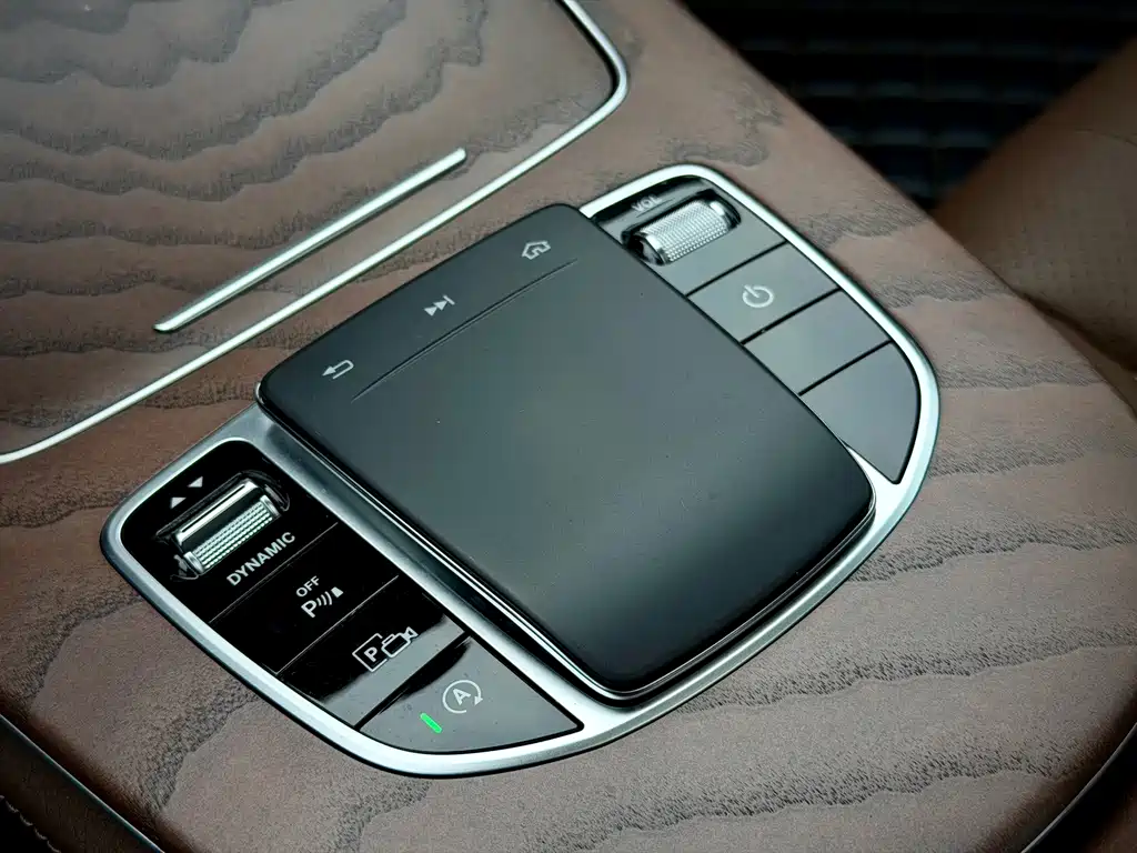 Mercedes-Benz E-Class — миниатюра 16