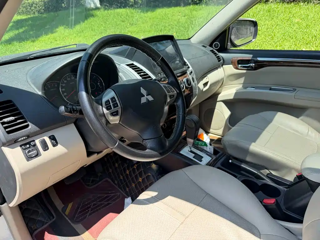 Mitsubishi Pajero Sport — миниатюра 7