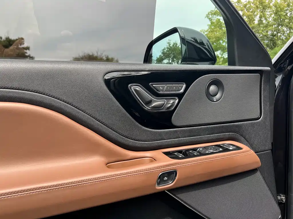 Lincoln Aviator (Import) — миниатюра 14