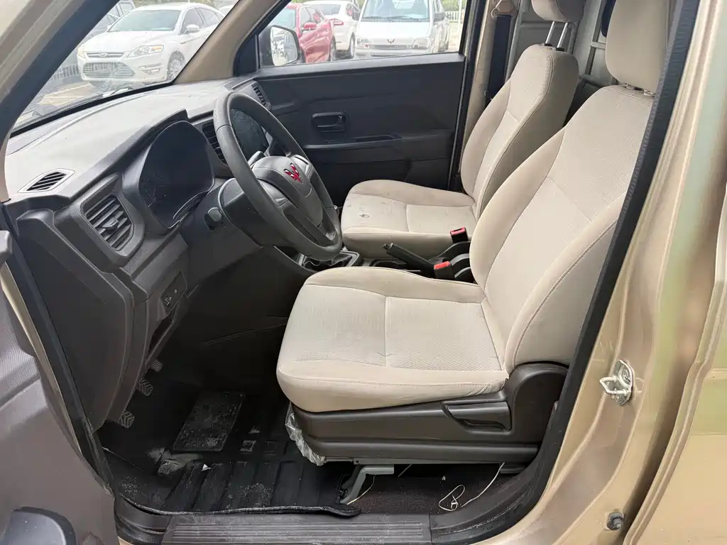 Wuling Hongguang V — миниатюра 7