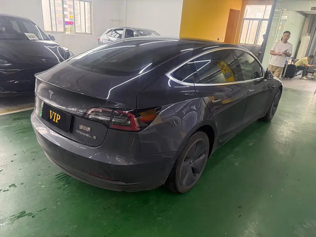 Tesla Model 3 — миниатюра 4
