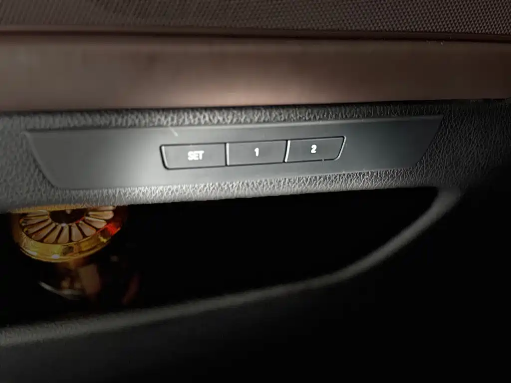 BMW 5 Series — миниатюра 16