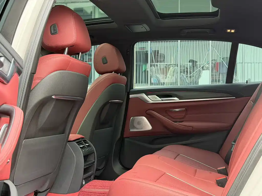 BMW 5 Series — миниатюра 6