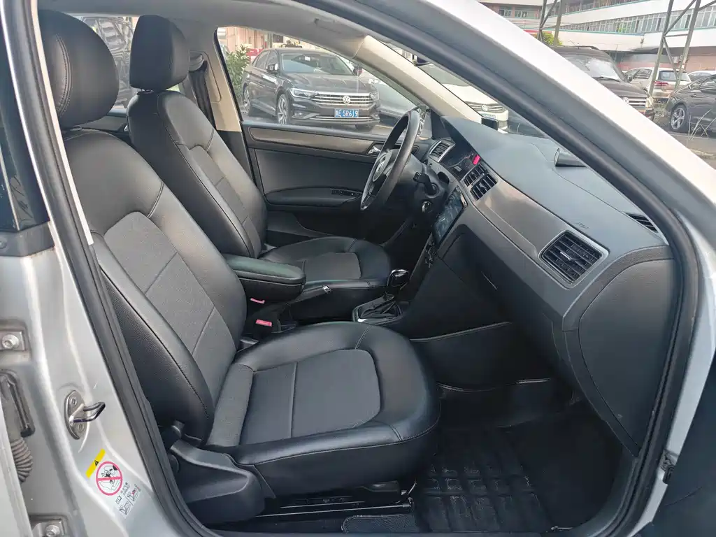 Volkswagen Santana — миниатюра 13