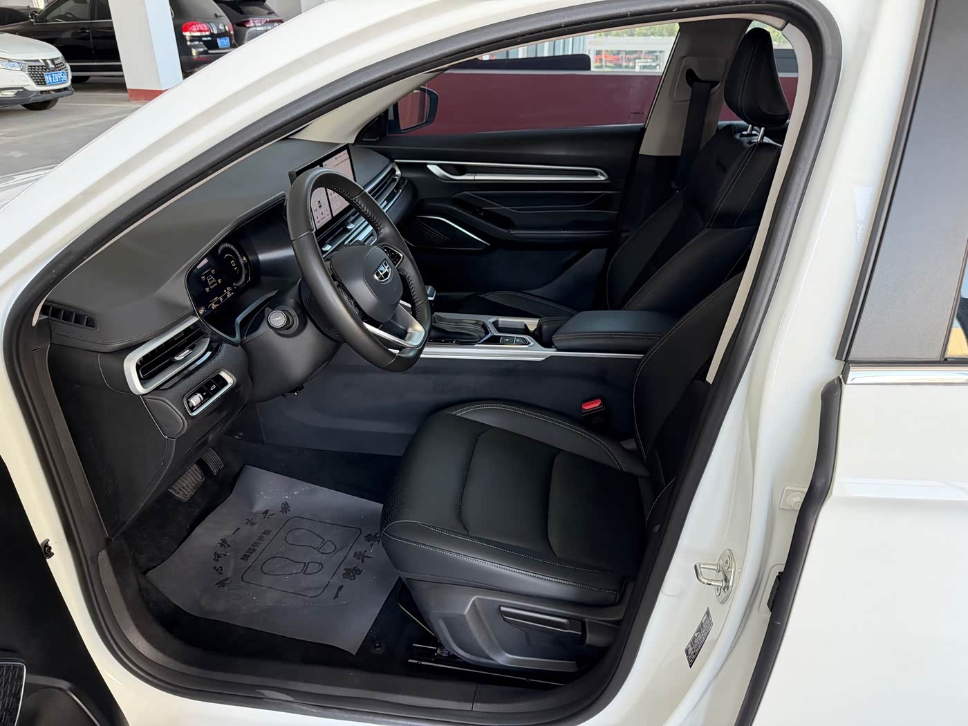 Geely Emgrand 1.5 л 2023 г. Белый, пробег 26000 км