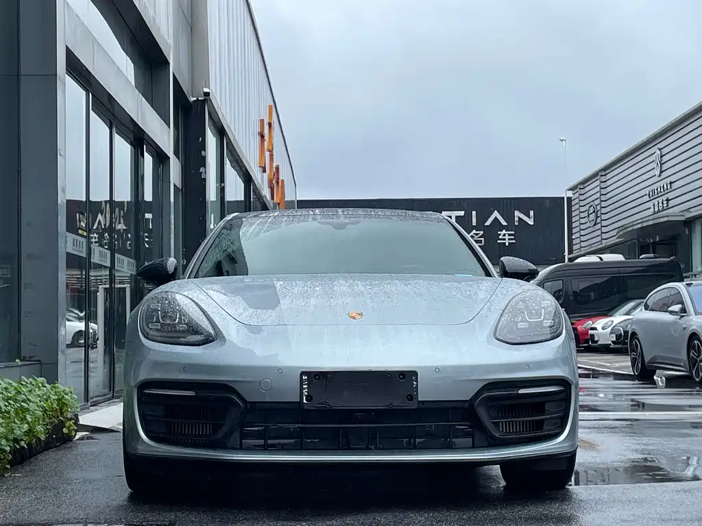 Porsche Panamera 2021